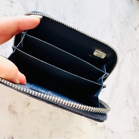 CHANEL Lambskin Quilted CC Chevron Coin Purse with Zipper (Navy) - Picture 14 of 15
